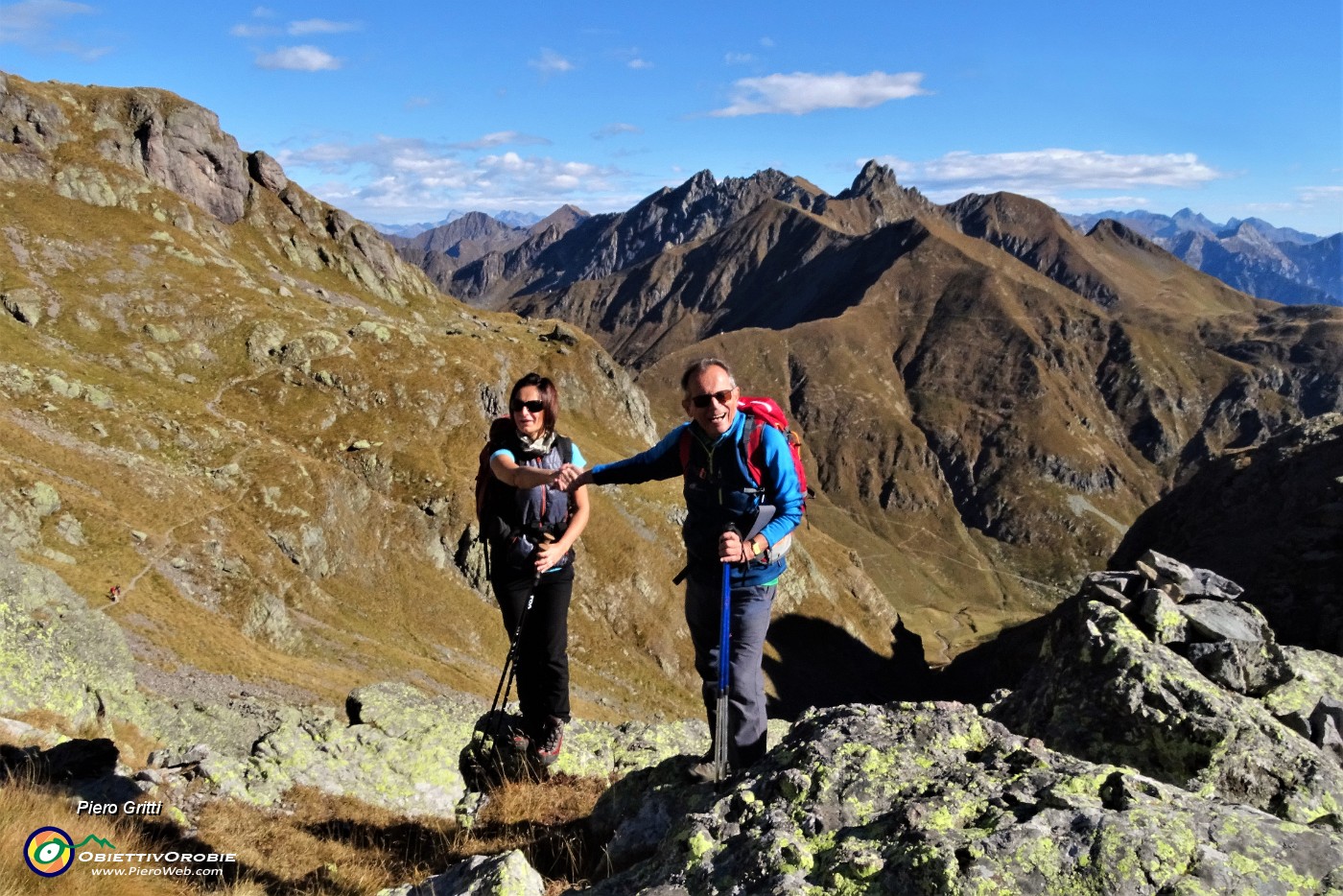 50 Dalla Bocchetta di Valle Pianela (2210 m) vista sulla Val Salmurano.JPG -                                